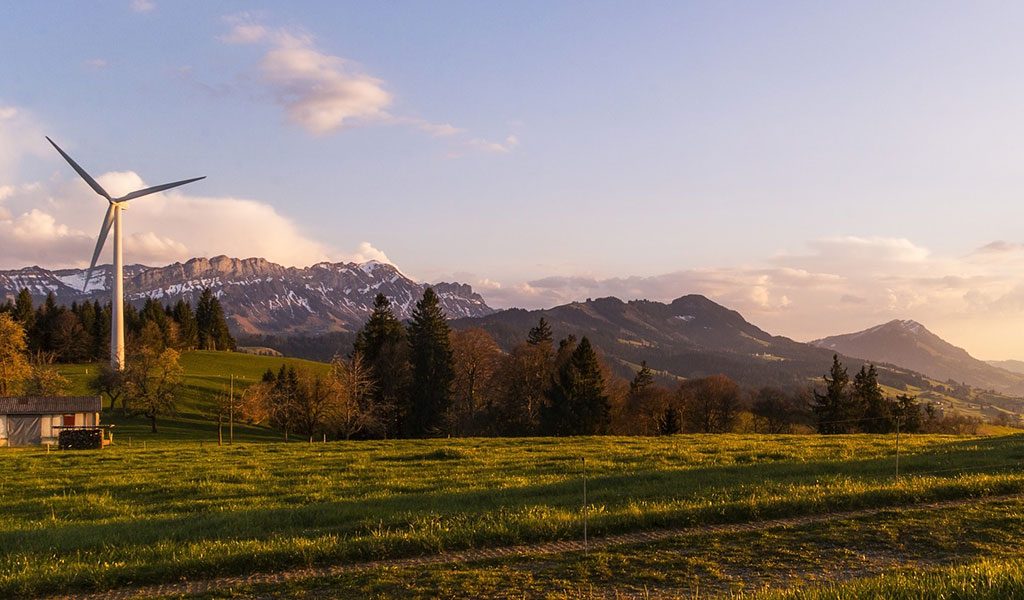 Il futuro dell’energia mondiale: crescono le rinnovabili ma anche la domanda di petrolio. Preoccupazione per le emissioni di CO2